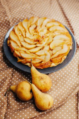 Fransız armutlu turtası ya da taze armut meyveli turta. 