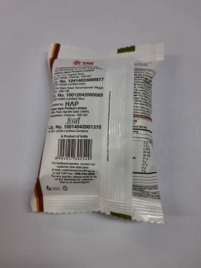 Bangalore, Karnataka, Hindistan-Ekim 08-2021: Arun Kurabiyeleri ve Dondurmalı Sandviç Paketi beyaz arkaplanda izole edildi