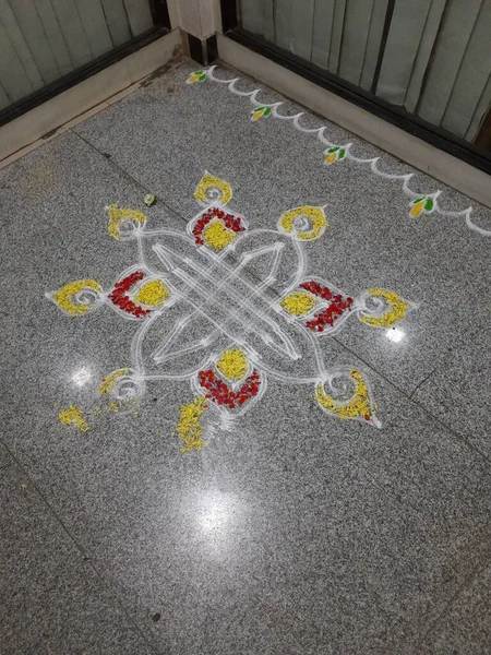 Κλείσιμο Πολύχρωμο Σχέδιο Χέρι Του Rangoli Κατά Διάρκεια Της Περιόδου — Φωτογραφία Αρχείου