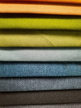 Renkli kumaş ya da tekstil örneklerinden oluşan güzel ve parlak bir koleksiyon. Kumaş dokusu arkaplanı