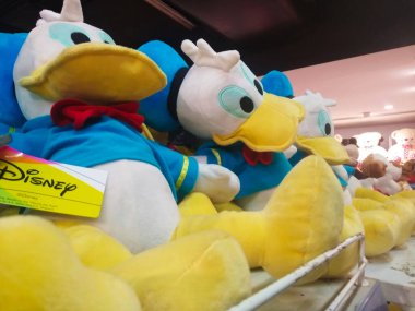 Bangalore, Karnataka, Hindistan-13 Nisan 2019: Vishal Super Market veya Alışveriş Merkezi 'nin ev eşyaları, oyuncaklar ve yiyecek paketleriyle iç güzelliği vb..,