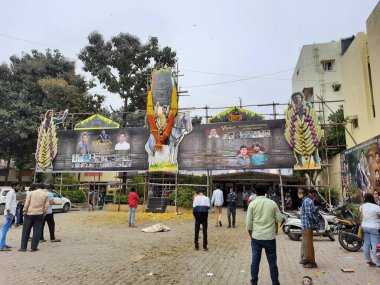 Bangalore, Karnataka, Hindistan-Ekim 29, 2021: Hint Kannada dili fantezi aksiyon filmi Bhajarangi 2 'nin kapanış günü Dr. Shiva Rajkumar Srinivasa Tiyatrosu' nun önünde, Gowdana Palya