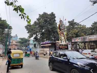 Bangalore, Karnataka, Hindistan-Ekim 29, 2021: Hint Kannada dili fantezi aksiyon filmi Bhajarangi 2 'nin kapanış günü Dr. Shiva Rajkumar Srinivasa Tiyatrosu' nun önünde, Gowdana Palya