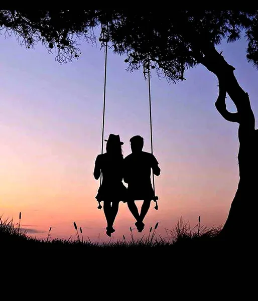 Drawing of Couple or girl swinging from top of the mountain with sunset background editable silhouette illustration — Stock Illustration Drawing Couple Girl Swinging Top Mountain Sunset Background Editable Silhouette Royalty Free Stock Vectors