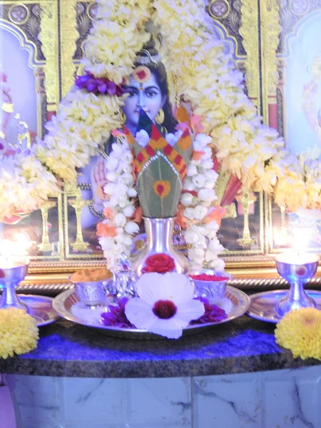 班加罗尔 卡纳塔克邦 8月20日21 装饰精美的神殿和领主照片 配以花环 — 图库照片