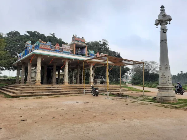 Bangalore, Karnataka, Hindistan-15 Aralık 2021: Güzel Adhishakthi Madanagattamma Devi, Chamundeshwari tapınağı Gangodipura, Kodigehalli, Kannalli yakınlarında