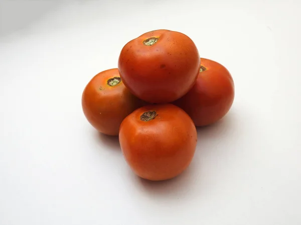 Gros Plan Délicieuses Tomates Rouges Isolées Sur Fond Blanc — Photo