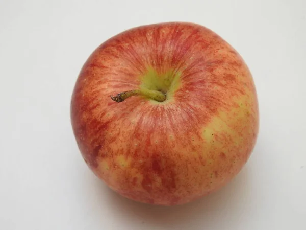 Gros Plan Groupe Indien Des Pommes Isolées Sur Fond Blanc — Photo