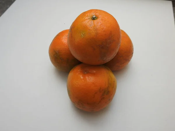 Closeup Pile Single Indian Orange Fruit Isolated White Background — Stok Foto