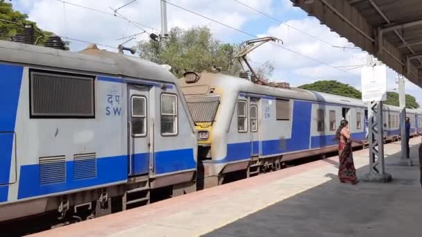 Mandya Karnataka India Jan 2022 Närbild Mandya Järnvägsstation Och Tåg — Stockvideo