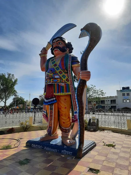 Mysore Karnataka India Feb 2022 Közelkép Gyönyörű Mahishasura Szobor Bejárata — Stock Fotó