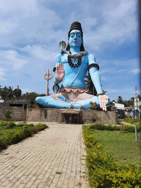 2022年2月11日インド カルナータカ州マイソール 美しいスリカンテシュワラやナンジュヌデシュワラ寺院の閉鎖 ナンジュヌンドの大きな主シヴァ像と戦車 — ストック写真