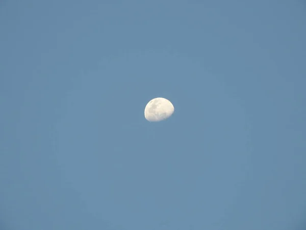 Closeup Beautiful Half Moon Blue Sky Background Bangalore Karnataka India — Stock Photo, Image