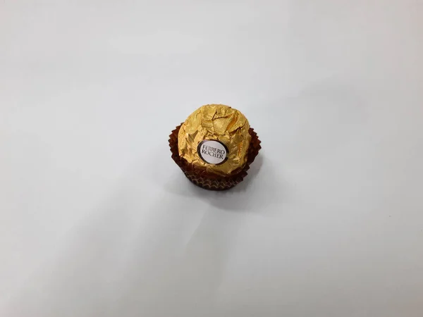 Bangalore Karnataka India Mar 2022 Zbliżenie Single Ferrero Rocher Premium — Zdjęcie stockowe