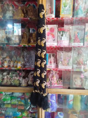 Bangalore, Karnataka, India-Jul 13, 2019: Bir kuyumcunun iç tasarım geçmişindeki farklı tip mücevherlerin yakın çekimi