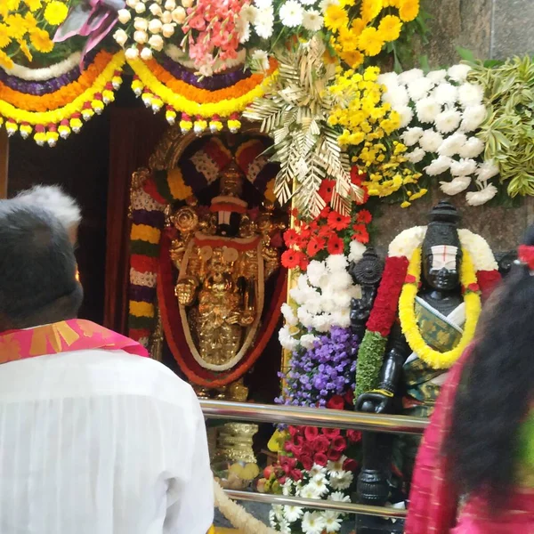 Bangalore Karnataka Hindistan Aralık 2020 Vaikunta Ekadashi Döneminde Renkli Çiçeklerle — Stok fotoğraf