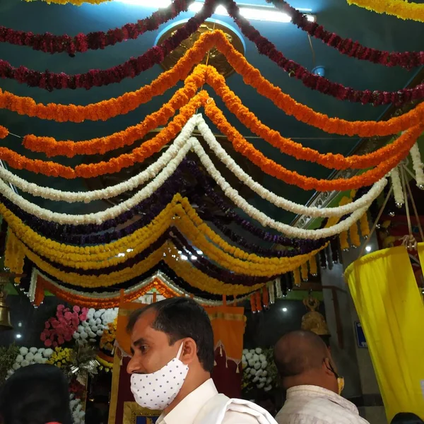 Bangalore Karnataka Hindistan Aralık 2020 Vaikunta Ekadashi Döneminde Renkli Çiçeklerle — Stok fotoğraf