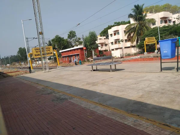 インド カルナータカ州ラマナガラ2021年4月7日サイン記号 ネームボード付きラマナガラ駅の美しい建物のランドマークの閉鎖 — ストック写真