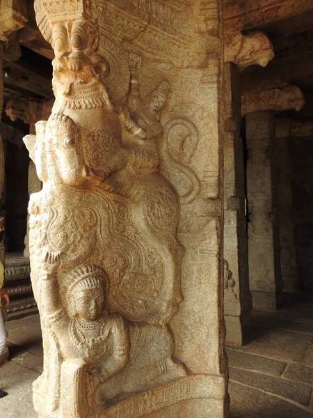 Hermosos Pilares Piedra Con Dios Diosa Tallando Veerabhadra Templo Hindú — Foto de Stock