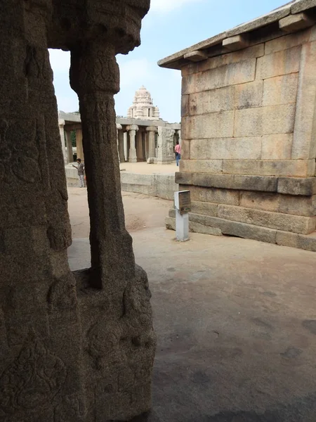 Hermosos Pilares Piedra Con Dios Diosa Tallando Veerabhadra Templo Hindú —  Fotos de Stock