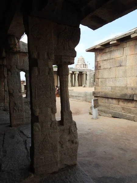 Hermosos Pilares Piedra Con Dios Diosa Tallando Veerabhadra Templo Hindú — Foto de Stock