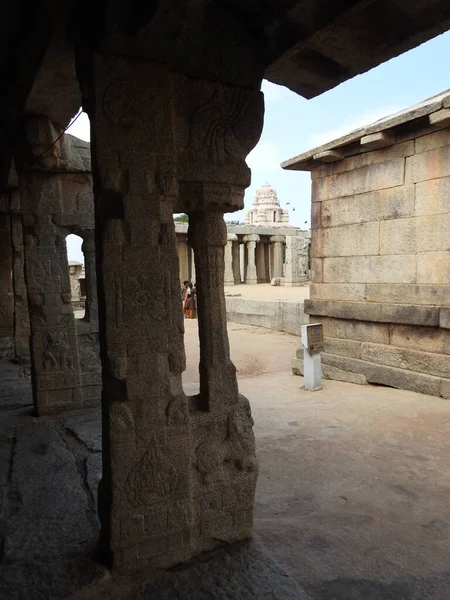 Hermosos Pilares Piedra Con Dios Diosa Tallando Veerabhadra Templo Hindú —  Fotos de Stock