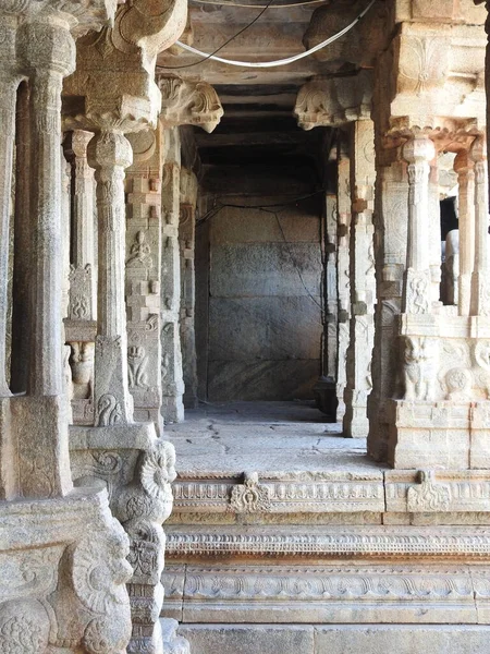 Hermosos Pilares Piedra Con Dios Diosa Tallando Veerabhadra Templo Hindú —  Fotos de Stock