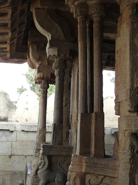 Vackra Stenpelare Med Gud Och Gudinna Snida Veerabhadra Hindu Tempel — Stockfoto
