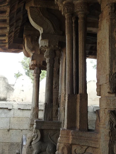 Hermosos Pilares Piedra Con Dios Diosa Tallando Veerabhadra Templo Hindú —  Fotos de Stock