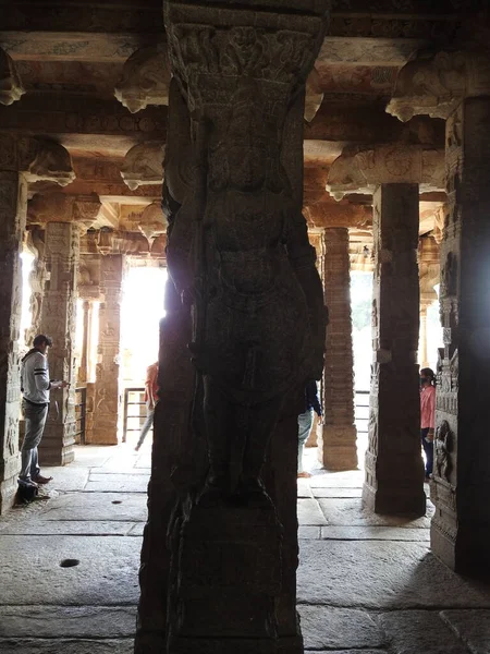 Beaux Piliers Pierre Avec Dieu Déesse Sculptant Dans Temple Hindou — Photo