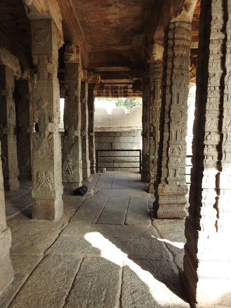 Schöne Steinsäulen Mit Gott Und Göttin Veerabhadra Hindu Tempel Lepakshi — Stockfoto