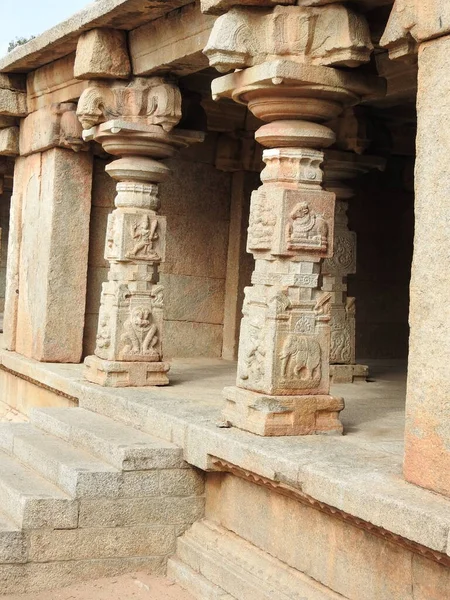 Beaux Piliers Pierre Avec Dieu Déesse Sculptant Dans Temple Hindou — Photo