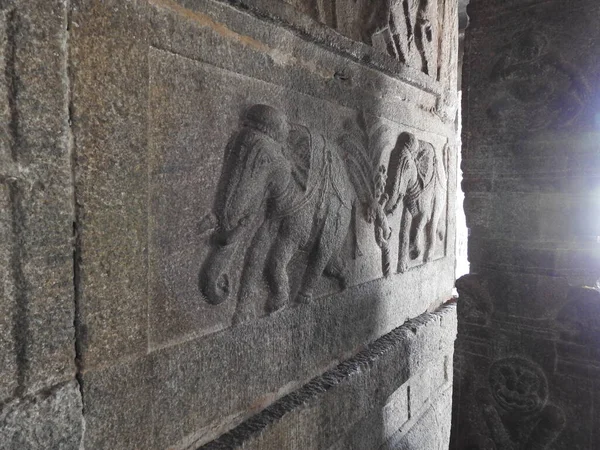 Piękne Kamienne Filary Bogiem Boginią Rzeźba Veerabhadra Hinduskiej Świątyni Znajduje — Zdjęcie stockowe