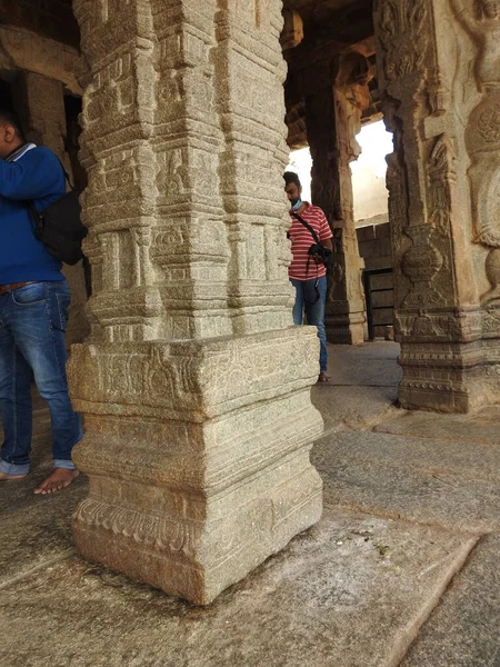 Vackra Stenpelare Med Gud Och Gudinna Snida Veerabhadra Hindu Tempel — Stockfoto