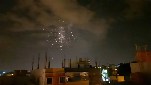 Nahaufnahme Eines Wunderschönen Feuerwerks Das Den Nachthimmel Bangalore Während Der — Stockfoto