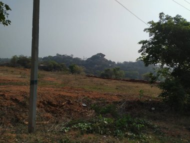 NH275 Bangalore 'un, Kumbalgodu yakınlarındaki gölün yukarısındaki Mysore Ulusal Otoyolu üstgeçidine yakın.