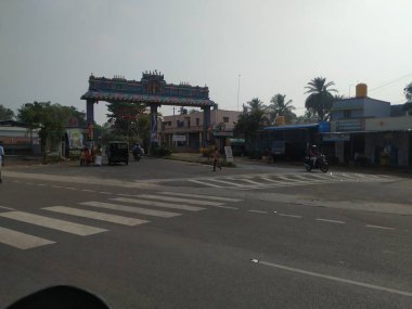 Doddaballapur, Karnataka, Hindistan-Nisan 18 2021: Güzel Shri Ghati Subrahmanya Tapınağı girişi Hindu dini Puja dönüm noktası.