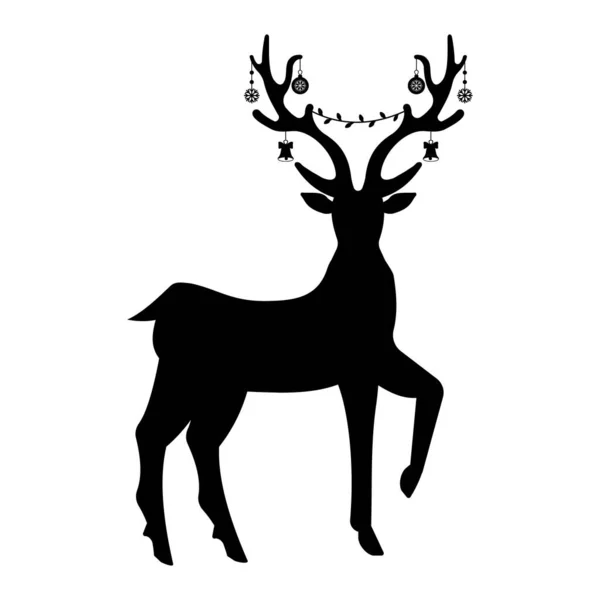 Рождественские рога оленя с гирляндой и подарками, черный трафарет, изолированная векторная иллюстрация — стоковый вектор