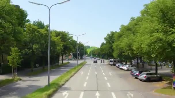 Almanya Nın Münih Şehrinde Güneşli Bir Yaz Gününde Çift Katlı — Stok video