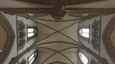 Münih, Almanya 'daki St. Paul Kilisesi' nin içinde güneşli bir günde.