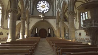 Münih, Almanya 'daki St. Paul Kilisesi' nin içinde güneşli bir günde.