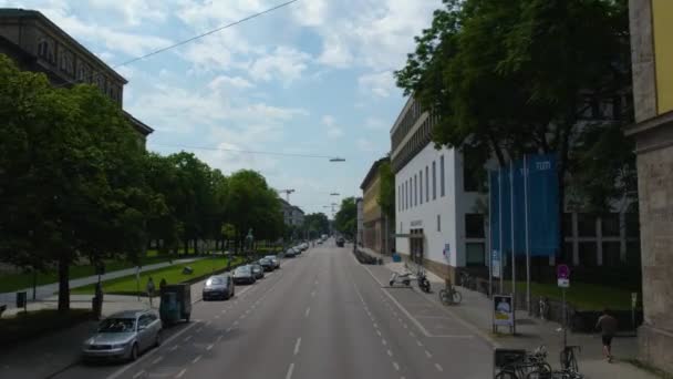 Luftaufnahme Einer Straße München Aus Einem Doppeldeckerbus Einem Sonnigen Sommertag — Stockvideo