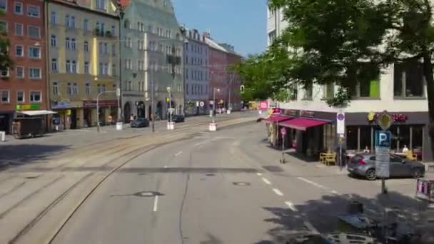 Einem Sonnigen Sommertag Doppeldeckerbus Durch Die Straßen Münchens Bayern — Stockvideo