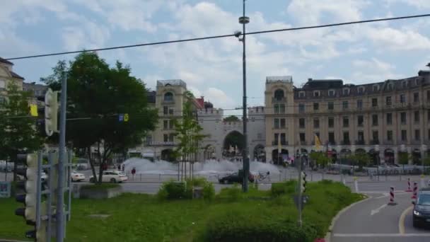 München Utcáin Repülnek Bajorországban Németországban Egy Dupla Decker Busz Tetején — Stock videók