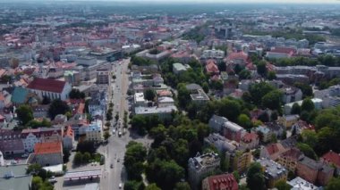 Almanya 'da Augsburg şehrinin havadan görünüşü, güneşli bir yaz gününde Bavyera.