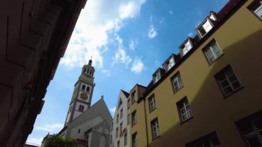 Yazın güneşli bir günde Almanya 'nın eski Augsburg şehrinde Pan.