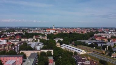 Almanya 'da Augsburg şehrinin havadan görünüşü, güneşli bir yaz gününde Bavyera.