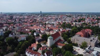 Almanya 'da Augsburg şehrinin havadan görünüşü, güneşli bir yaz gününde Bavyera.