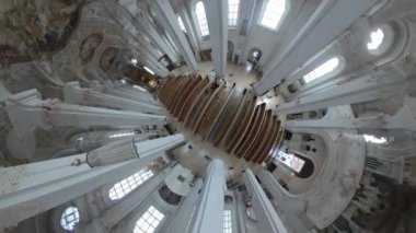 Augsburg 'daki kiliseden küçük bir gezegen formatı.