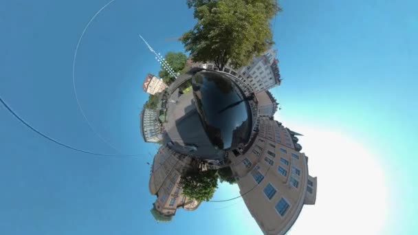 Liten Planet Format För Körning Runt Gata München Solig Dag — Stockvideo